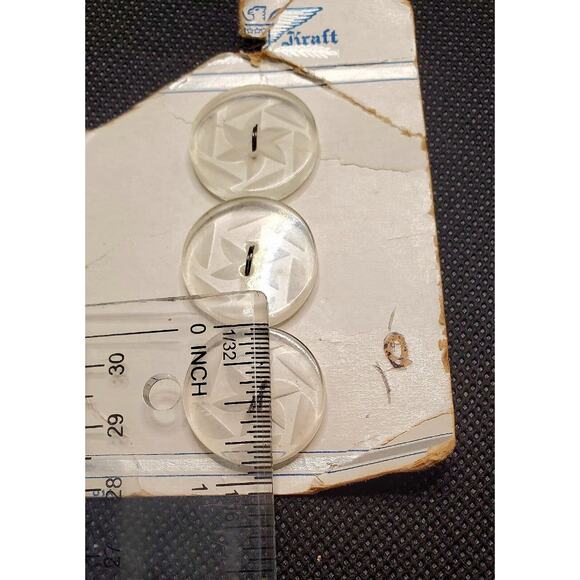 Vintage Ultra Kraft 3 Translucent Clear Round With Star Hard Plastic Buttons - Picture 2 of 5